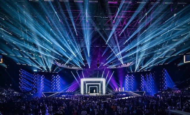 dimmer-co-the-dung-de-dieu-khien-he-thong-den-tren-san-khau